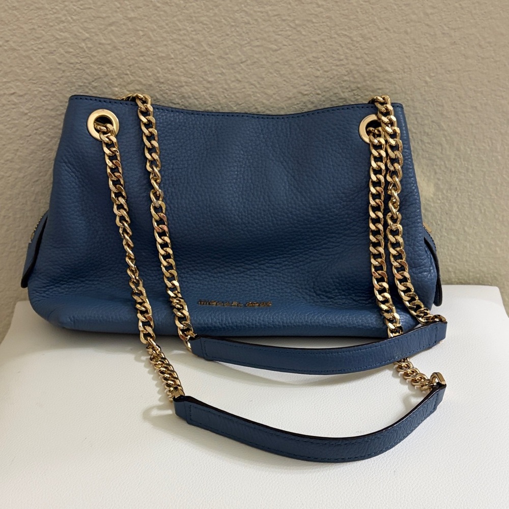 Michael Kors Blue Shoulder Bag with Gold Chain Like New